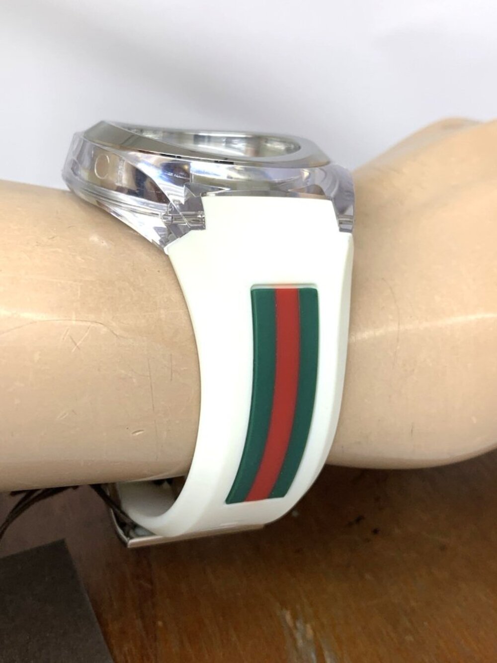 GUCCI Men's Watch YA137102 Sync Swiss Quartz Silver Dial White Rubber Band 46mm - Picture 11 of 13
